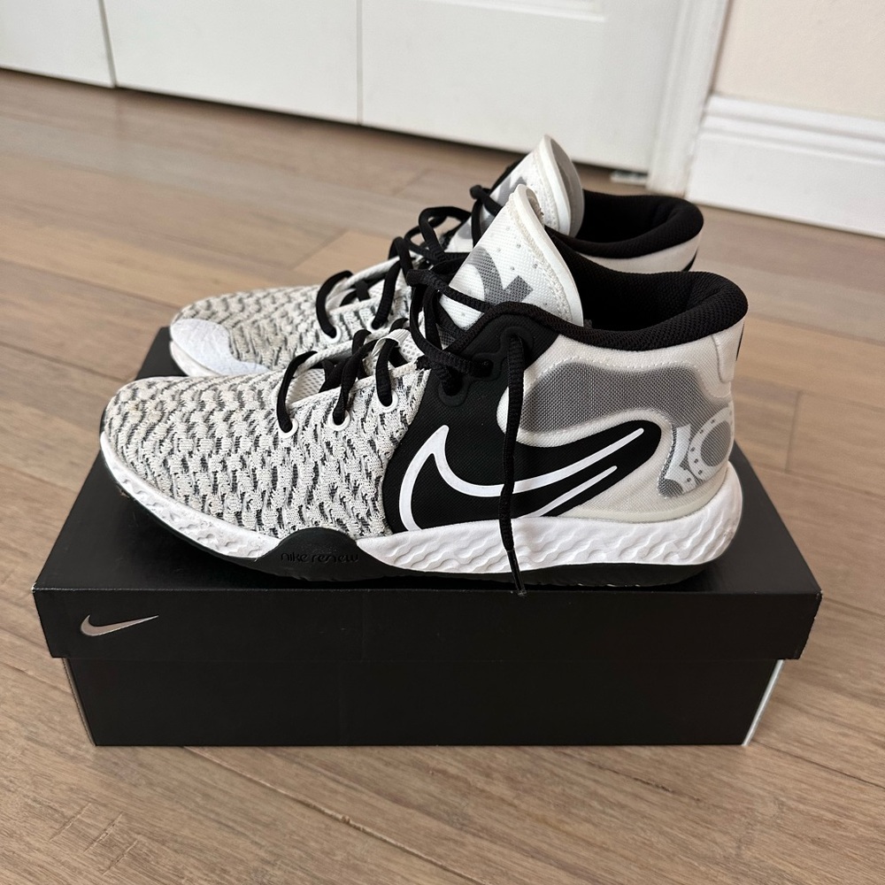 Men’s Nike KD basketball sneakers